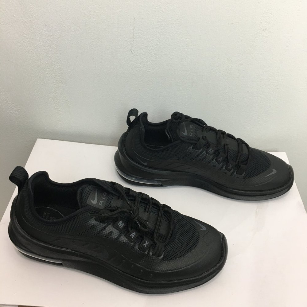 Nike Womens Nike Air Max Axis Shoes  7.5 NEW